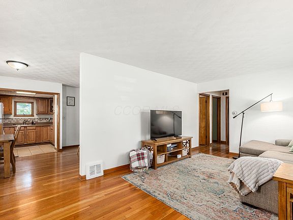 5th image of 2775 La Rosa Dr
