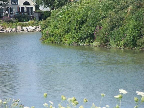direct access to Lake Erie