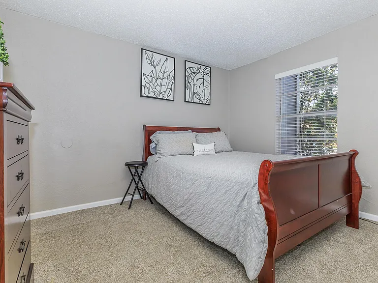 Huntington Hollow Apartments — Photo 22