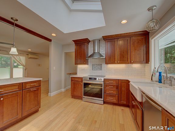 2nd image of 311 Sandy Hollow Road