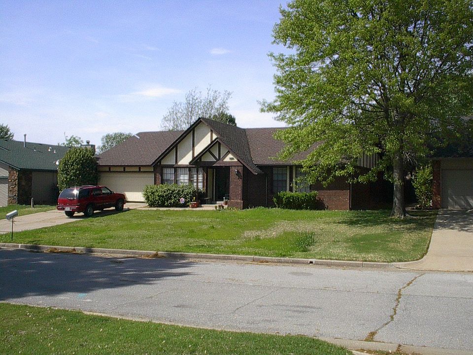 2nd image of 7913 E 77th Ct