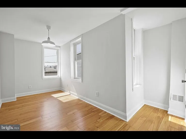 1640 S Charles St — Photo 32