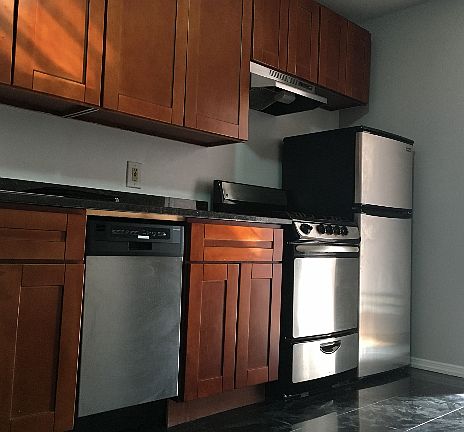 4th image of 340 W 49th St APT 4RW