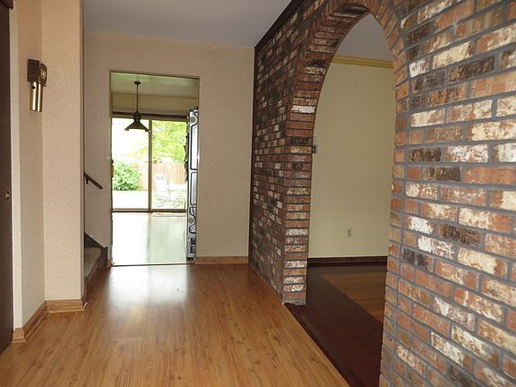 3rd image of 617 Ca Crest Dr