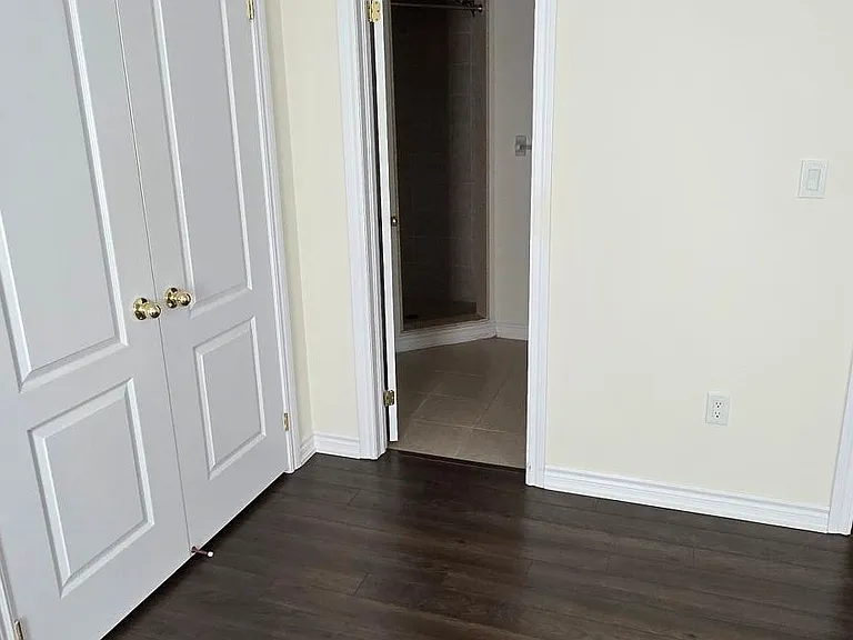 27 Shiff Cres — Photo 12