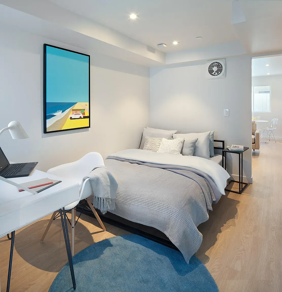 2 bed, 600 sqft, $3,295 — Photo 4