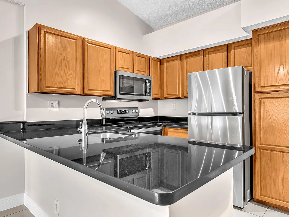 601 Lyons Rd #7201