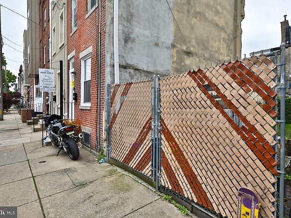 3rd image of 438-438 Cross St #440