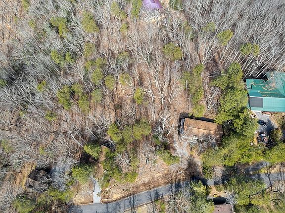 4th image of Pine Haven Dr