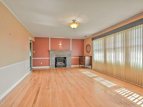 4th image of 104 Orchard St