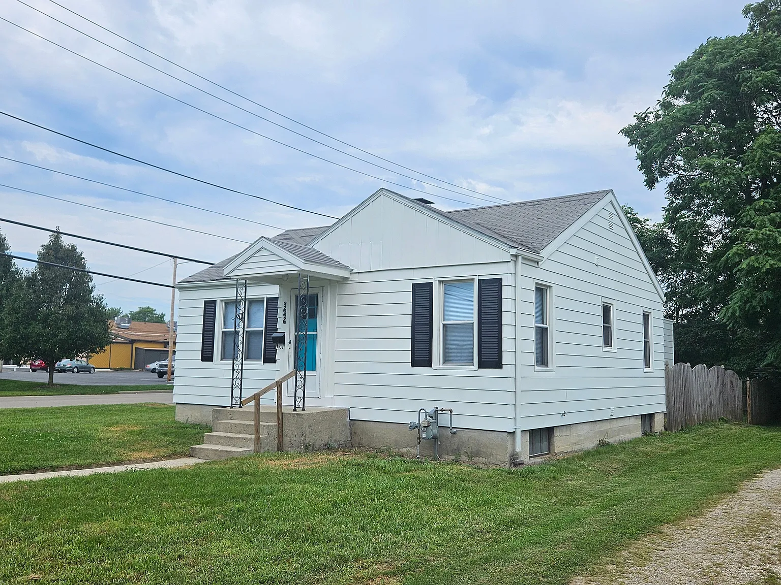 2 bed, 1.0 bath, 777 sqft, $1,150 — Photo 2