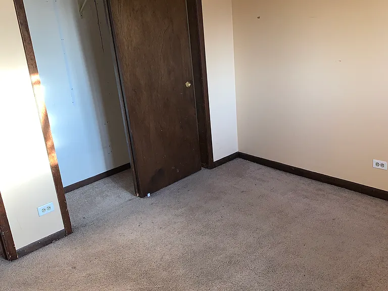 2136 Cedar Ave — Photo 14