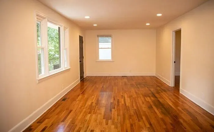 1420 S Kilbourne Rd — Photo 3