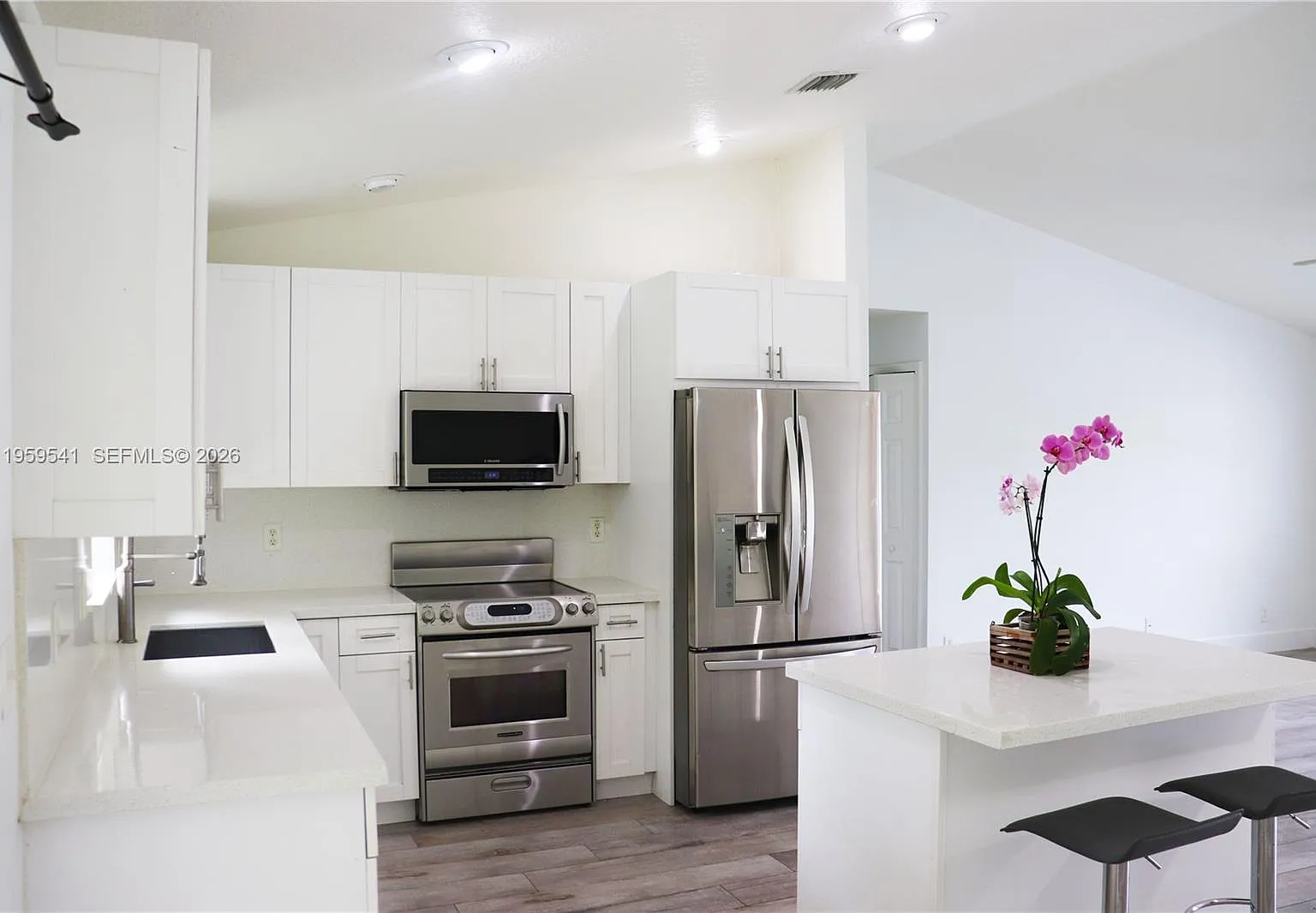 3 bed, 2.0 bath, $3,795 — Photo 3