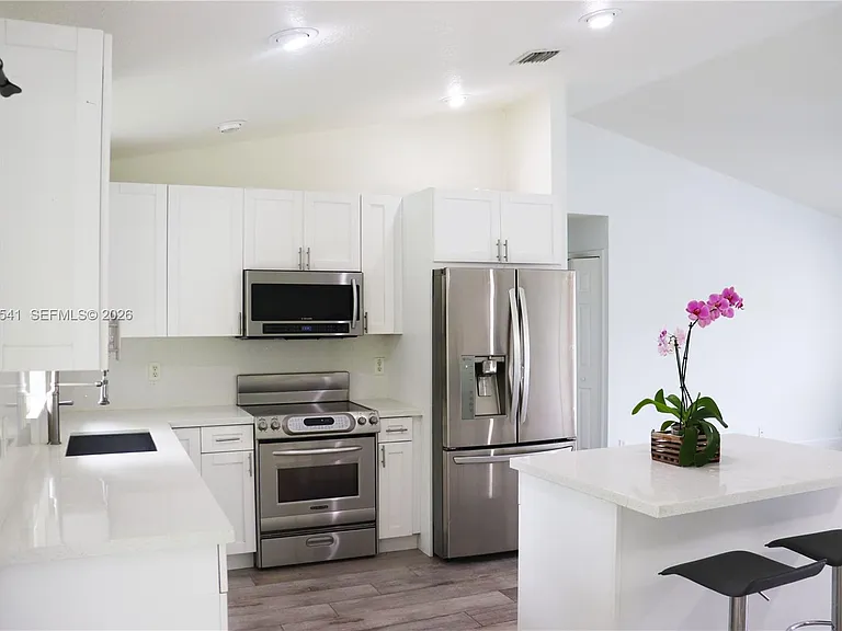 16930 W Mead Hill Dr — Photo 3