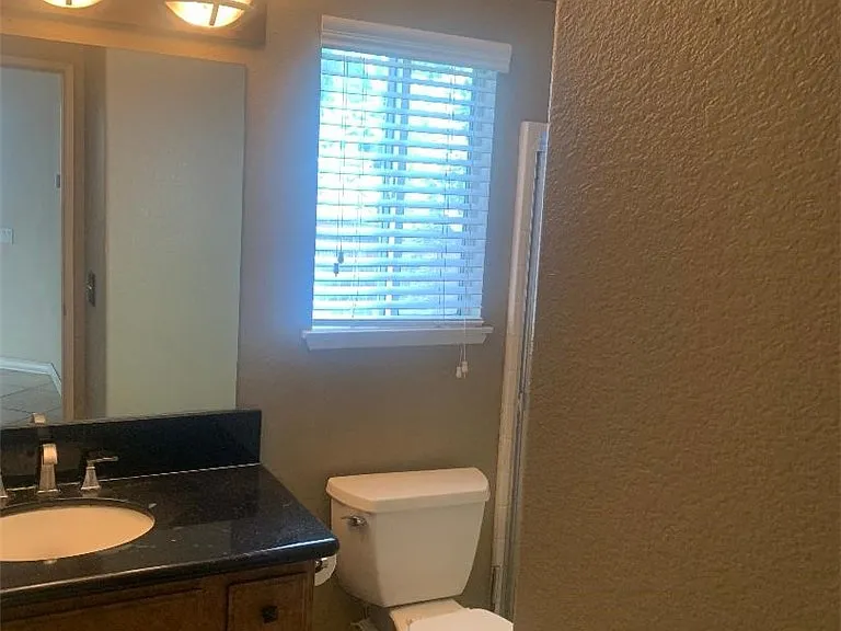 2835 S Bon View Ave — Photo 6