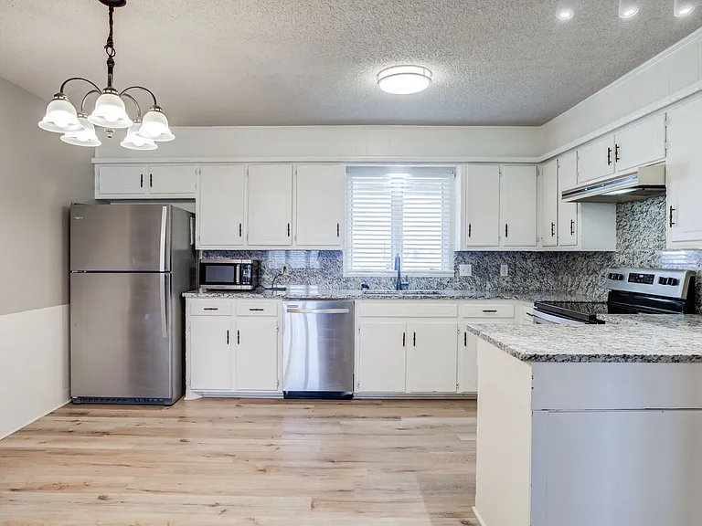810 Mimosa Ave — Photo 4