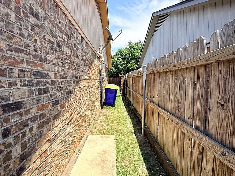 8041 Miles Dr — Photo 29