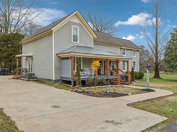 3rd image of 479 Elora Rd