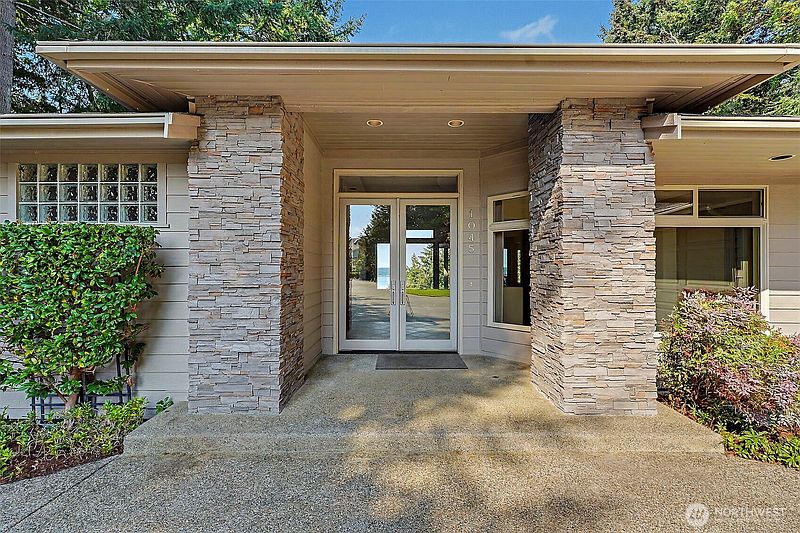 2nd image of 1045 Paha View Drive