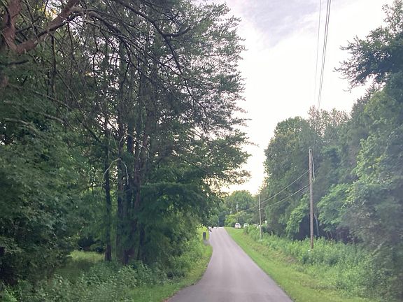 5th image of 348 Valley Dr