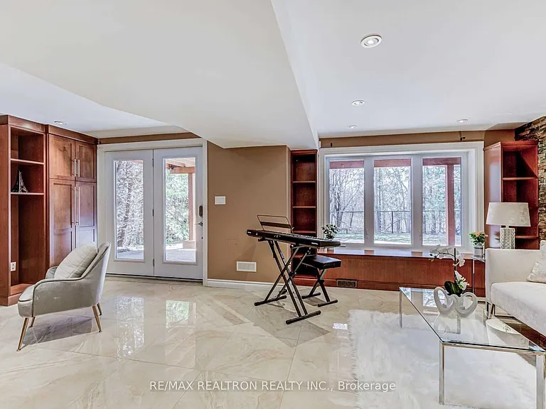 47 Summitcrest Dr #LOWER — Photo 3