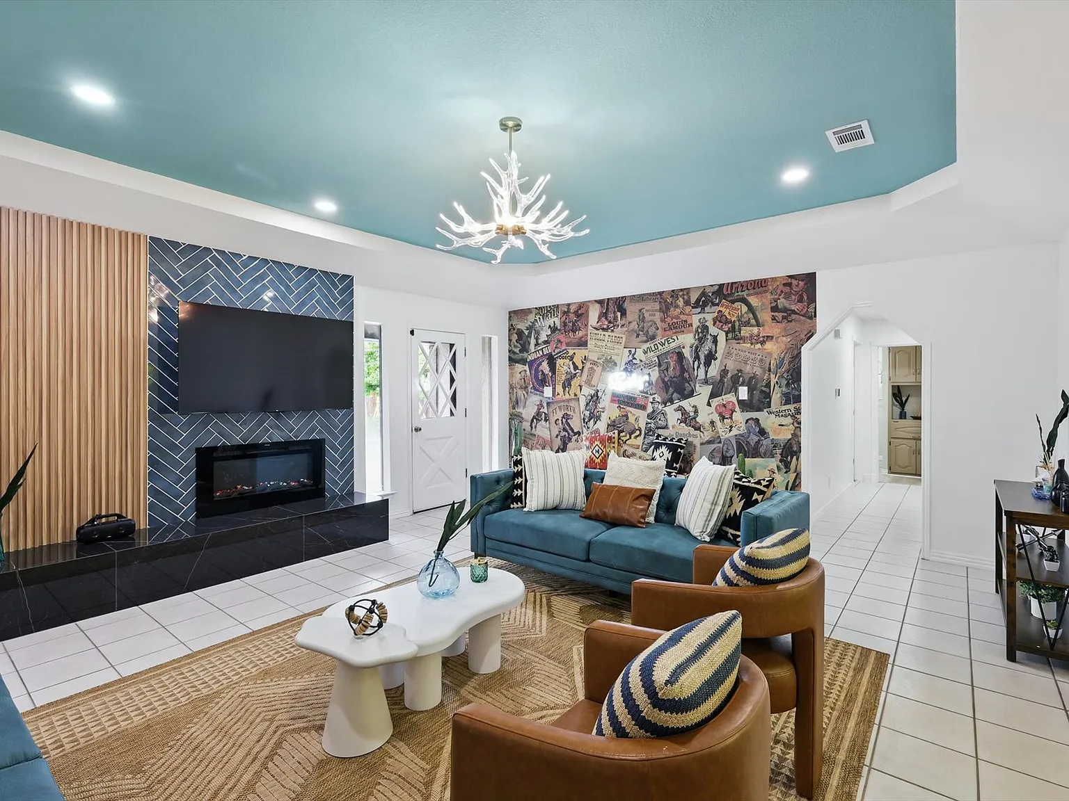 4 bed, 1844 sqft, $9,950 — Photo 2
