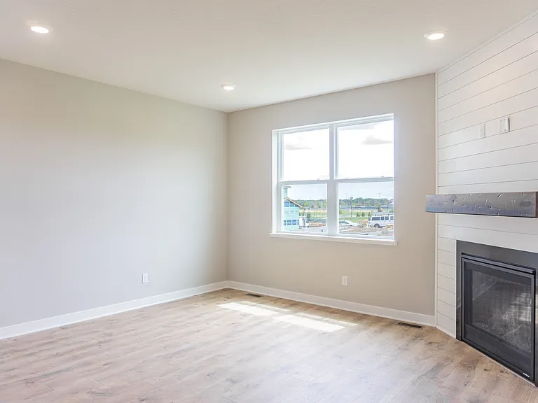 717 Winterberry Ln — Photo 20