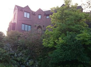 2245 E Crescent Dr, Seattle, WA 98112