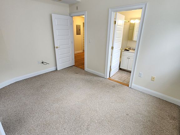 4th image of 52 Ashford St #4