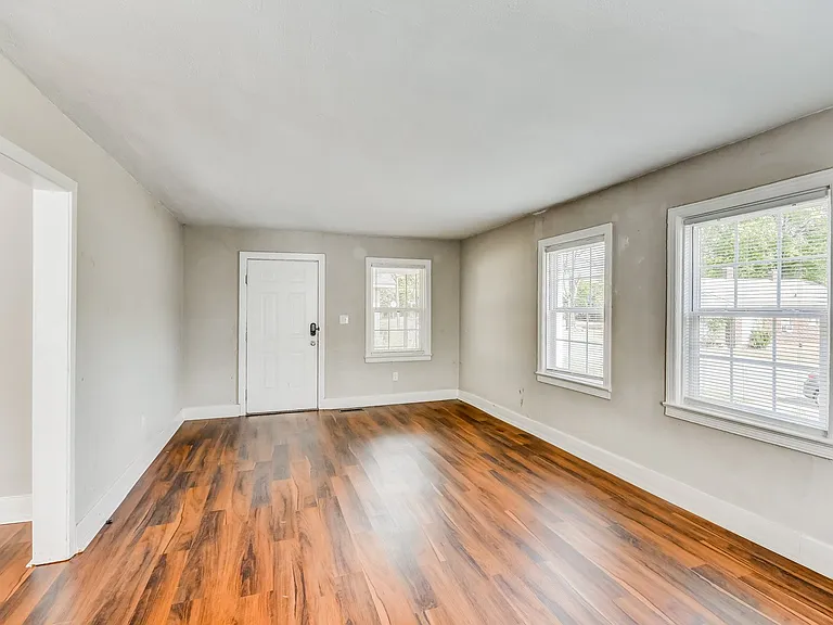 931636_019_living_room_13230364.jpg