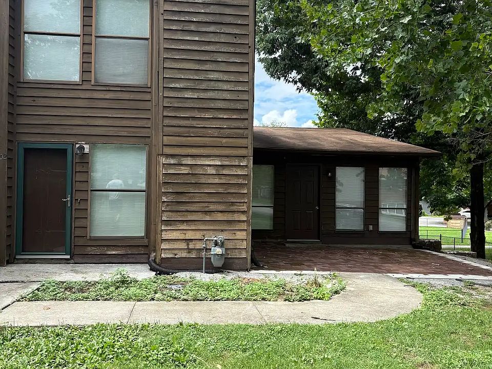 1st image of 102 Greenwood Ln