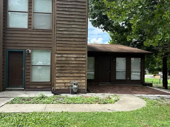 102 Greenwood Ln, Oak Ridge, TN 37830