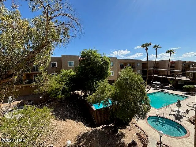 2 bed, 2.0 bath, 863 sqft, $1,200 — Photo 2