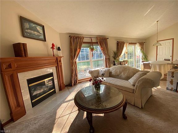 4th image of 2011 Glenmont Dr