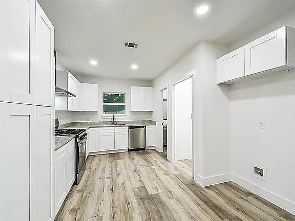 2705 Winbern St — Photo 3