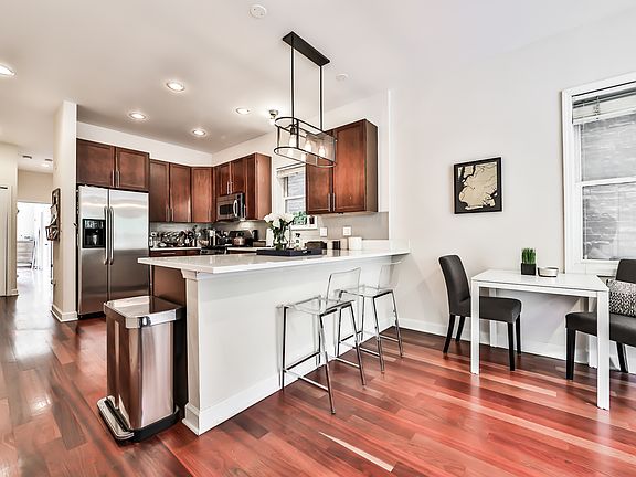 4th image of 1316 N Wicker Park Ave APT 1