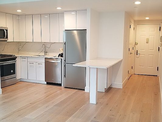 1st image of 11624 Grosvenor Ln APT 2B