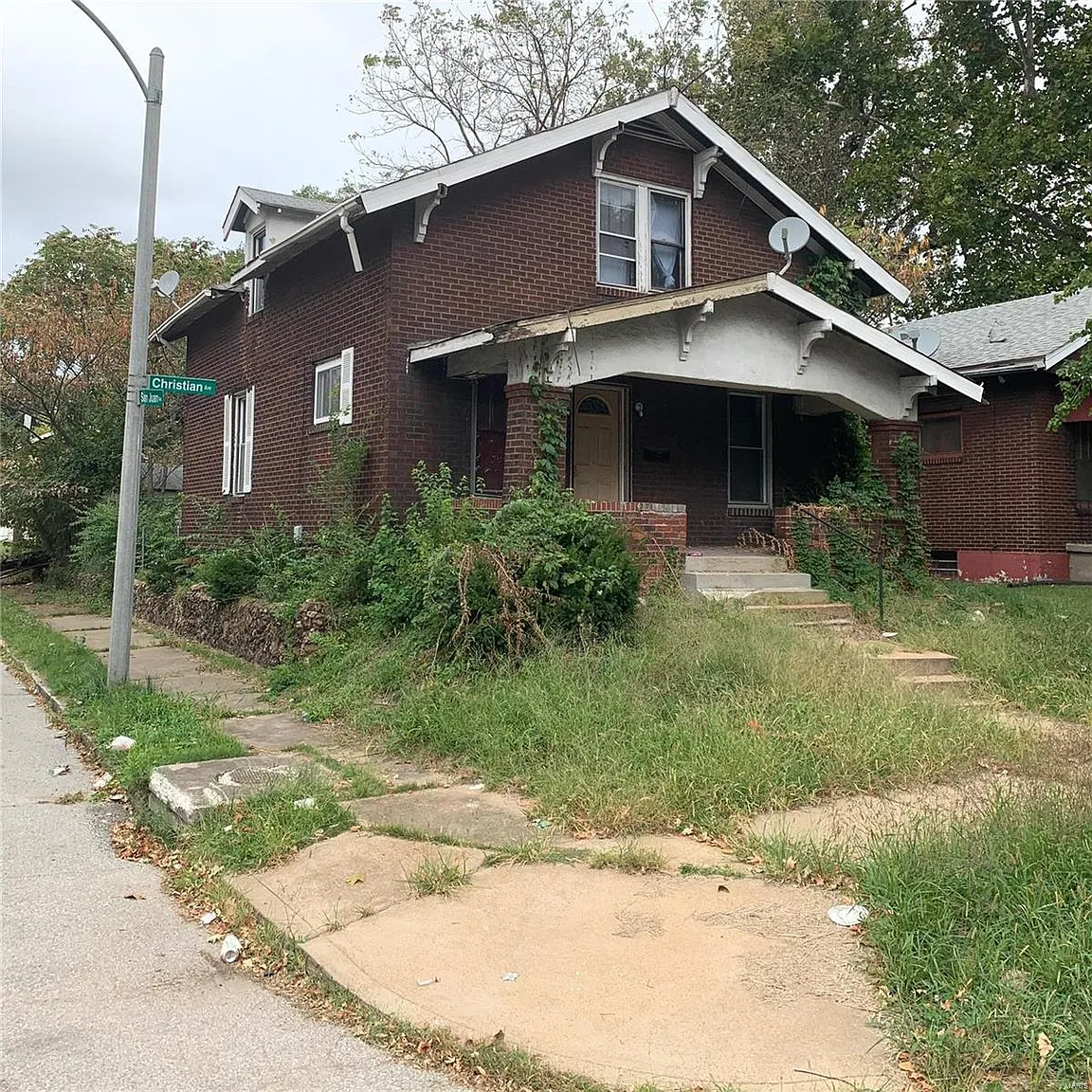 327 Christian Ave photo 1