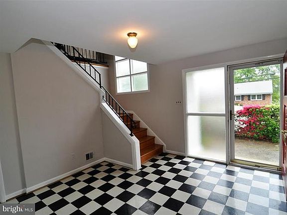 3rd image of 524 N Livingston St