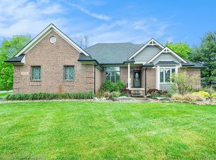 13055 Eagle Ct, South Lyon, MI