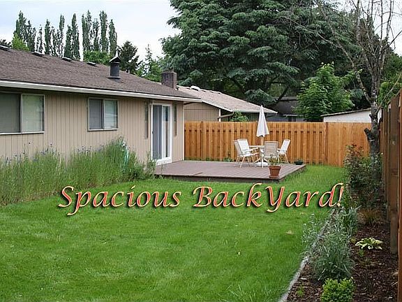 Great fenced back yard!