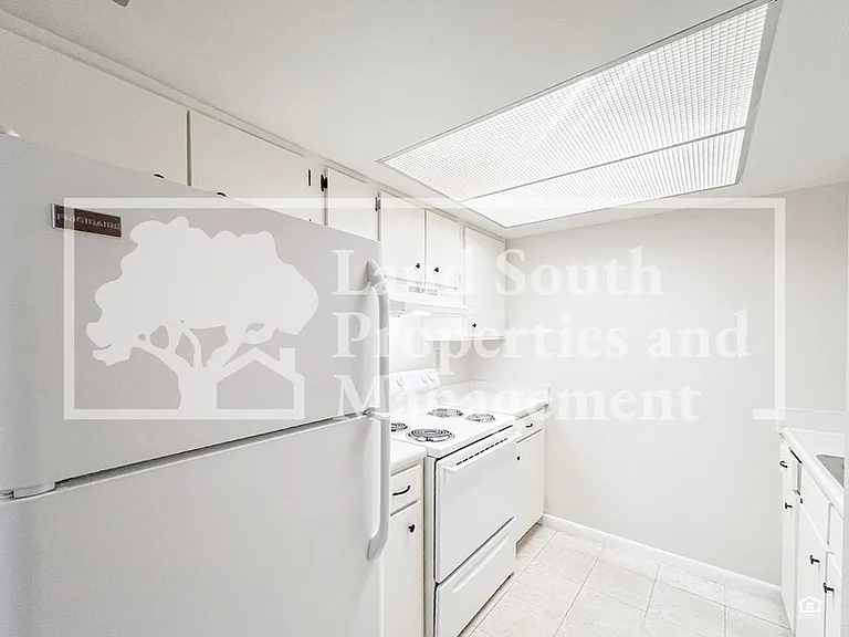 725 E Lime St #D — Photo 7