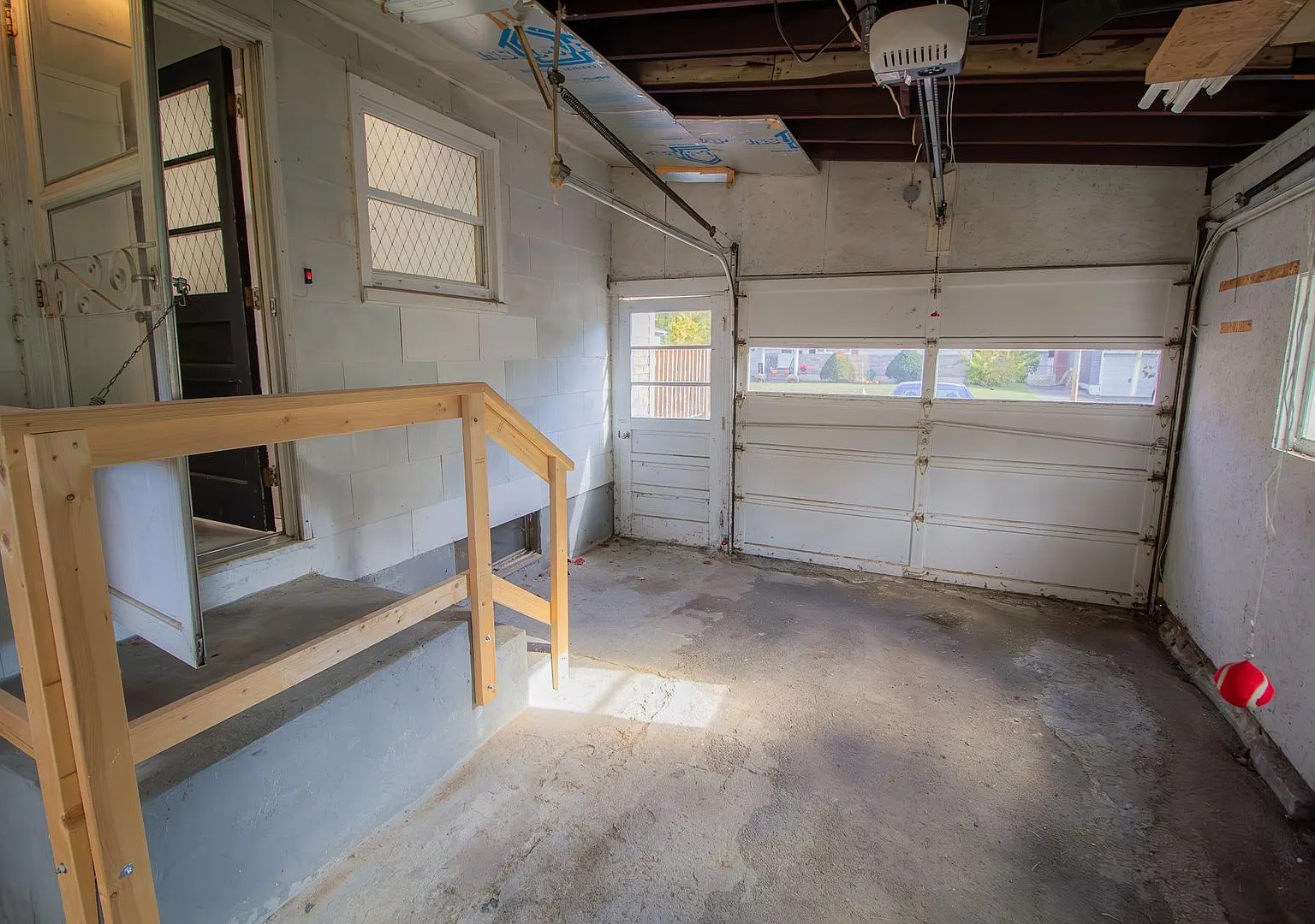 Home For Rent in the Village of Colonie — Photo 4