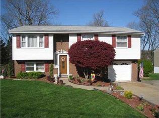 850 Blue Ridge Rd, Pittsburgh, PA 15239