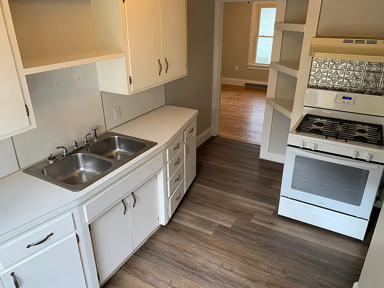 135 Riverside Ave — Photo 2
