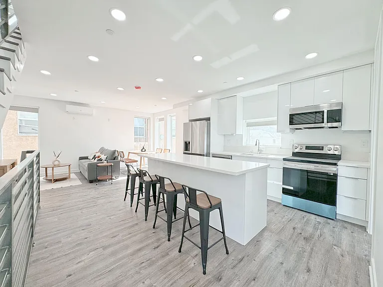 1165 W 39th St — Photo 15