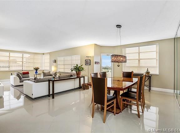 LIVING AND DINING AREA....FANTASTIC FLOW FOR ENTERTAINING YOUR GUESTS!