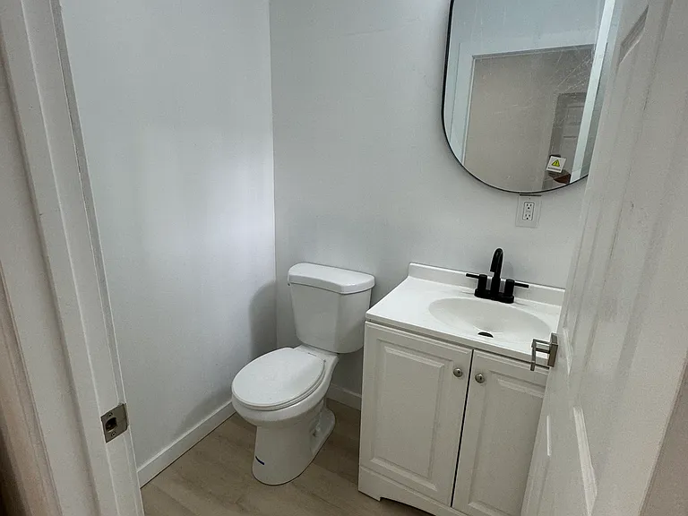 2020 N Darien St — Photo 6