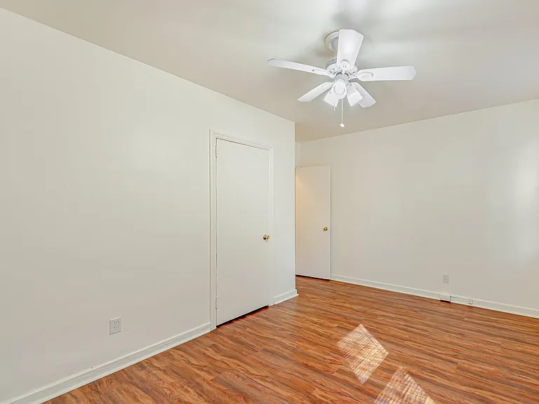 Southcrest Heights — Photo 13